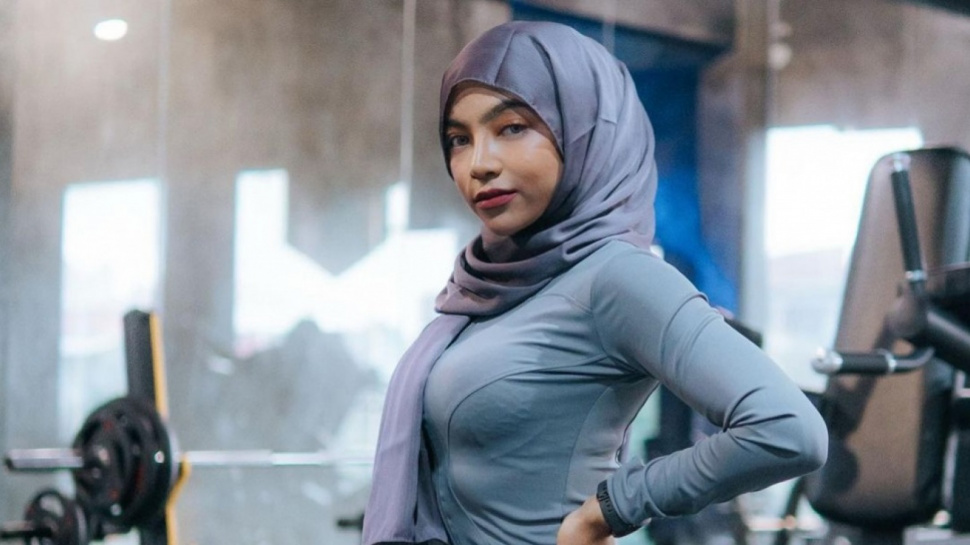 Gaya Pakaian Oklin Fia Banjir Cibiran Netizen, Umi Pipik Bahas Pandangan Islam soal Jilbab dan Akhlak