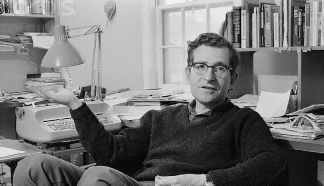 Dilema dan Tugas Universitas Hari Ini Menurut Noam Chomsky