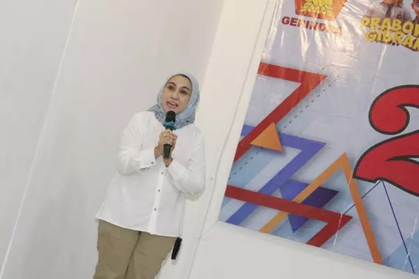 Aktivis wanita, Raden Roro Ernawati mengajak para pegiat sosial untuk berikan dukungan pada Maulana Bungaran Caleg DPR RI Dapil Kota Bekasi – Depok dari Partai Gerindra