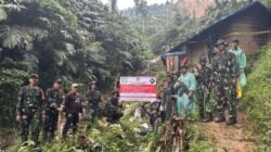 TNI DIturunkan Bongkar Tambang Ilegal di Gunung Halimun,Tim gabungan berhasil menghancurkan 31 tenda biru milik pekerja tambang.