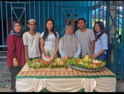 Bentuk Rasa Syukur: Kolam Renang Tirta Gunung Sewu Potong Tumpeng Peringati Hari Jadi Yang ke 7