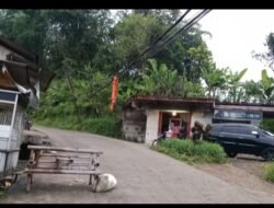 Bahaya Mengintai di Jalan Nanggung: Tiang Listrik Miring Buat Warga Resah