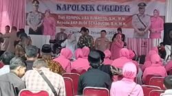 Serah terima jabatan Kapolsek Cigudeg dari Kompol Uba Subroto, S.H., M.H., kepada Ajun Komisaris Polisi (AKP) Budi Sehabudin, S.H., M.H.,