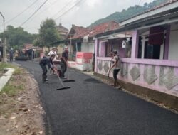 Pemdes Gunung Menyan Realisasikan Pengaspalan Hotmix Jalan Desa dan Kelengkapan nya.