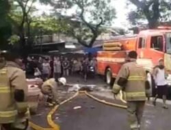 Si Jago Merah Mebakaran Hebat, Landa Pasar Induk Kramat Jati, Pedagang Panik Berlarian Selamatkan Diri.