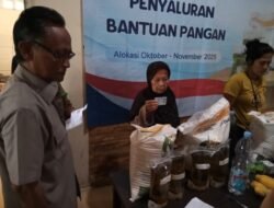 Pemdes Cibitung Tengah Salurkan Bantuan Pangan Dari Pemerintah (BAPANG)